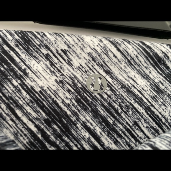 Lululemon yoga pants 🧘‍♀️ - Picture 7 of 8